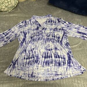 Purple and white three-quarter wink sleeve shirt